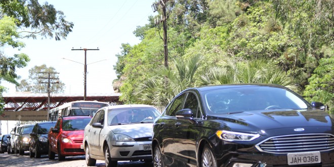 Chegando a hora da prova, um carro por segundo no Campus I